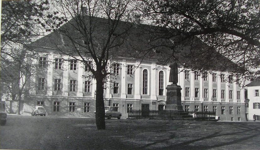Liceul Samuel v. Brukenthal, 1975